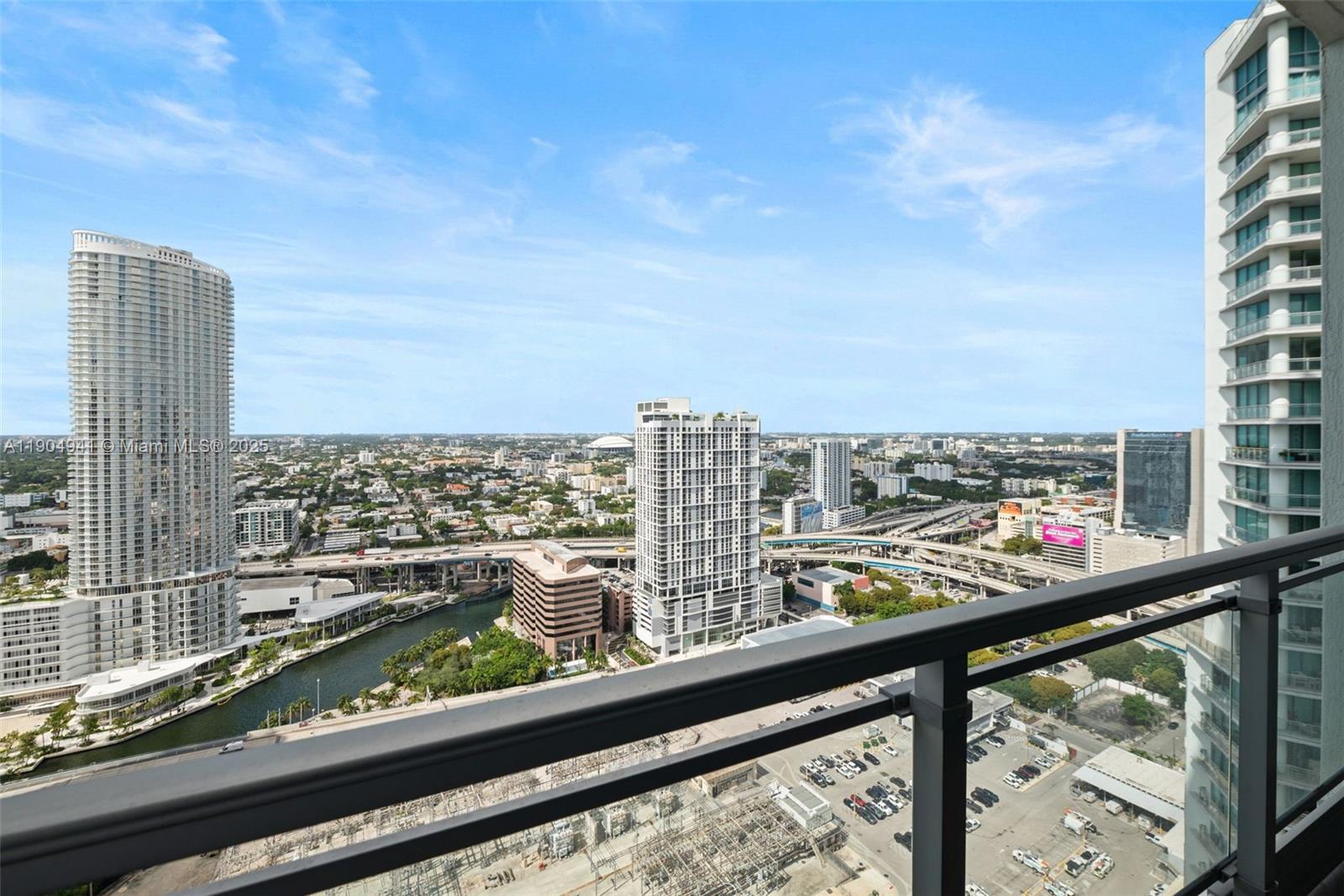 MINT CONDO - Residential