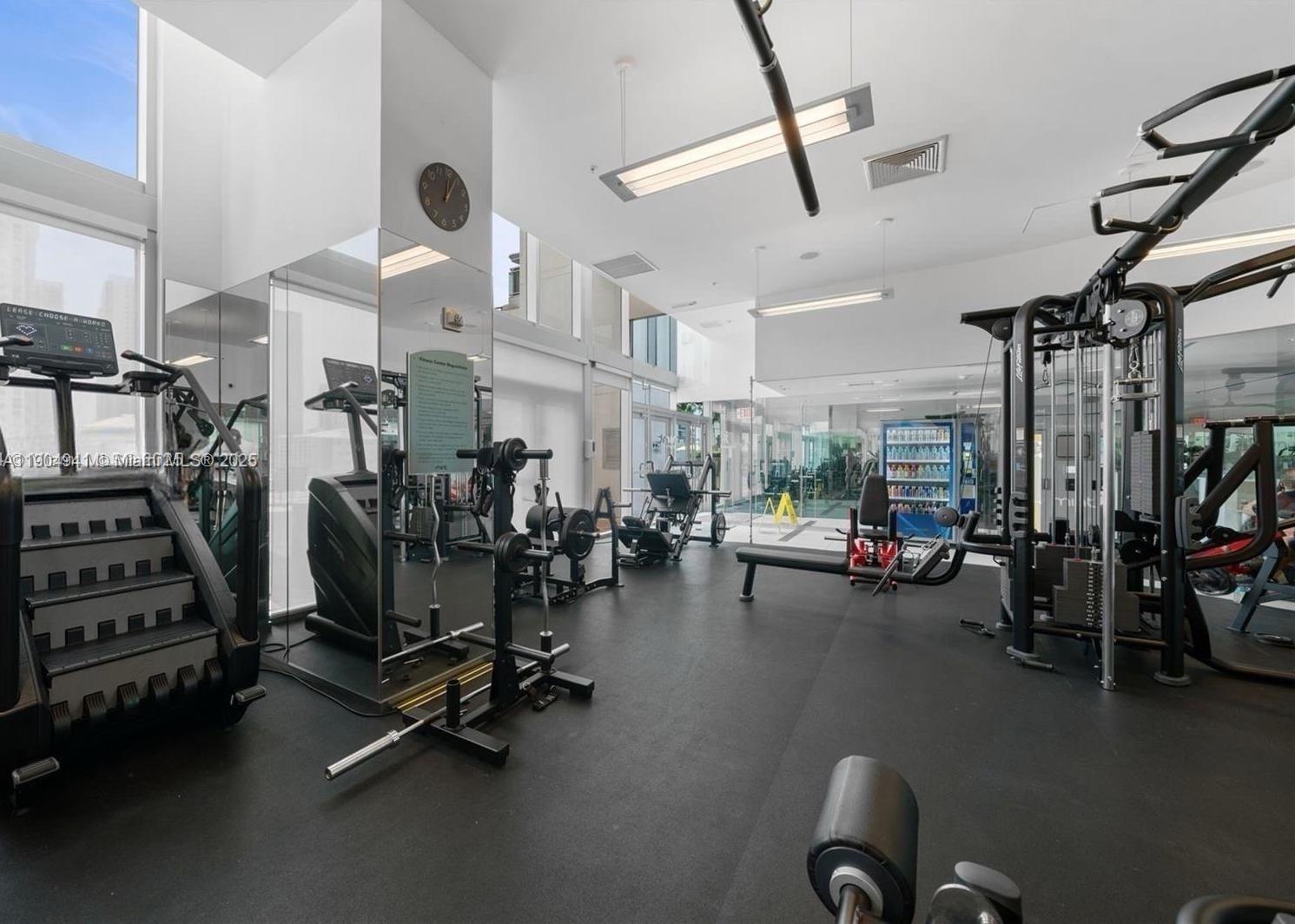 MINT CONDO - Residential