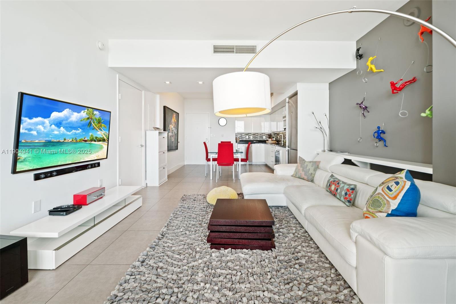 MINT CONDO - Residential