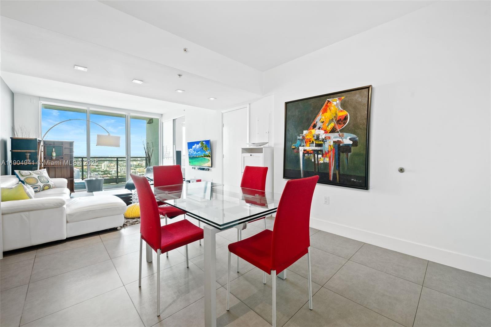 MINT CONDO - Residential