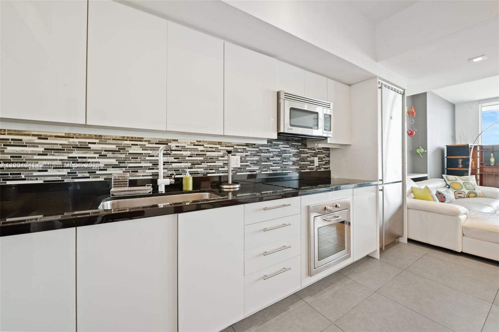 MINT CONDO - Residential