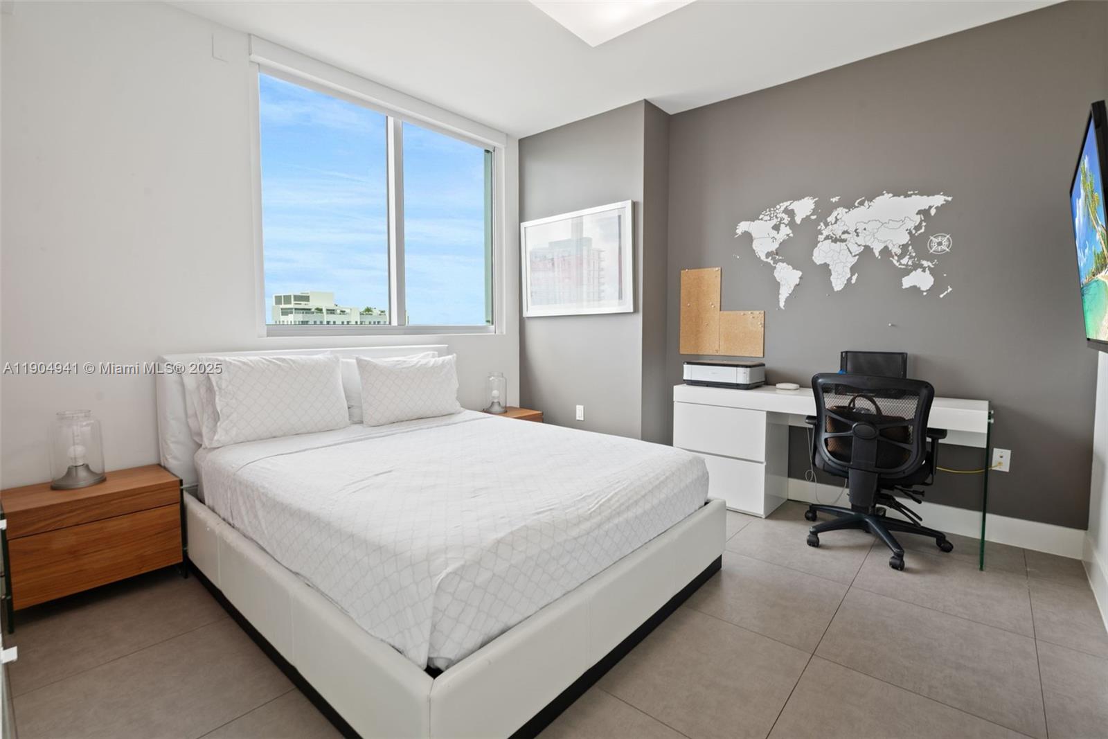 MINT CONDO - Residential