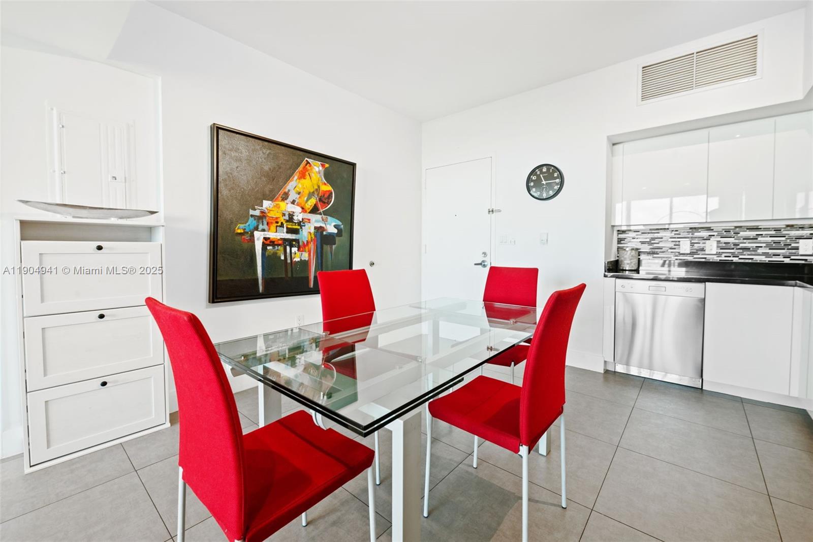 MINT CONDO - Residential