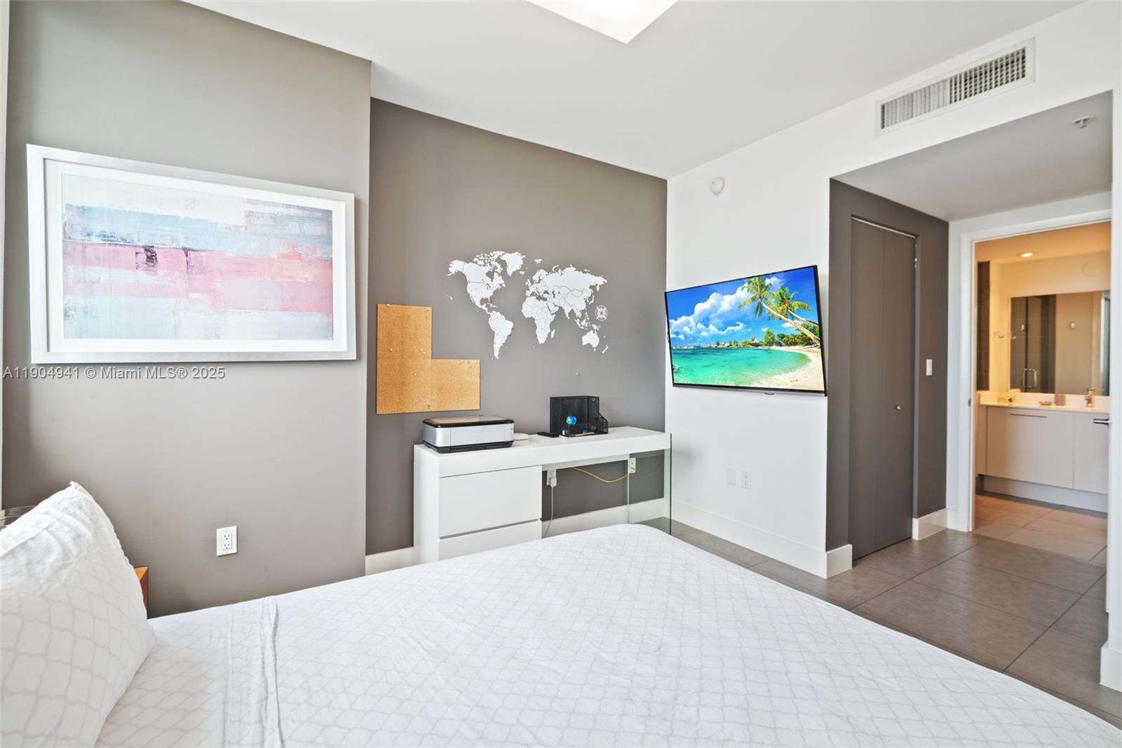 MINT CONDO - Residential