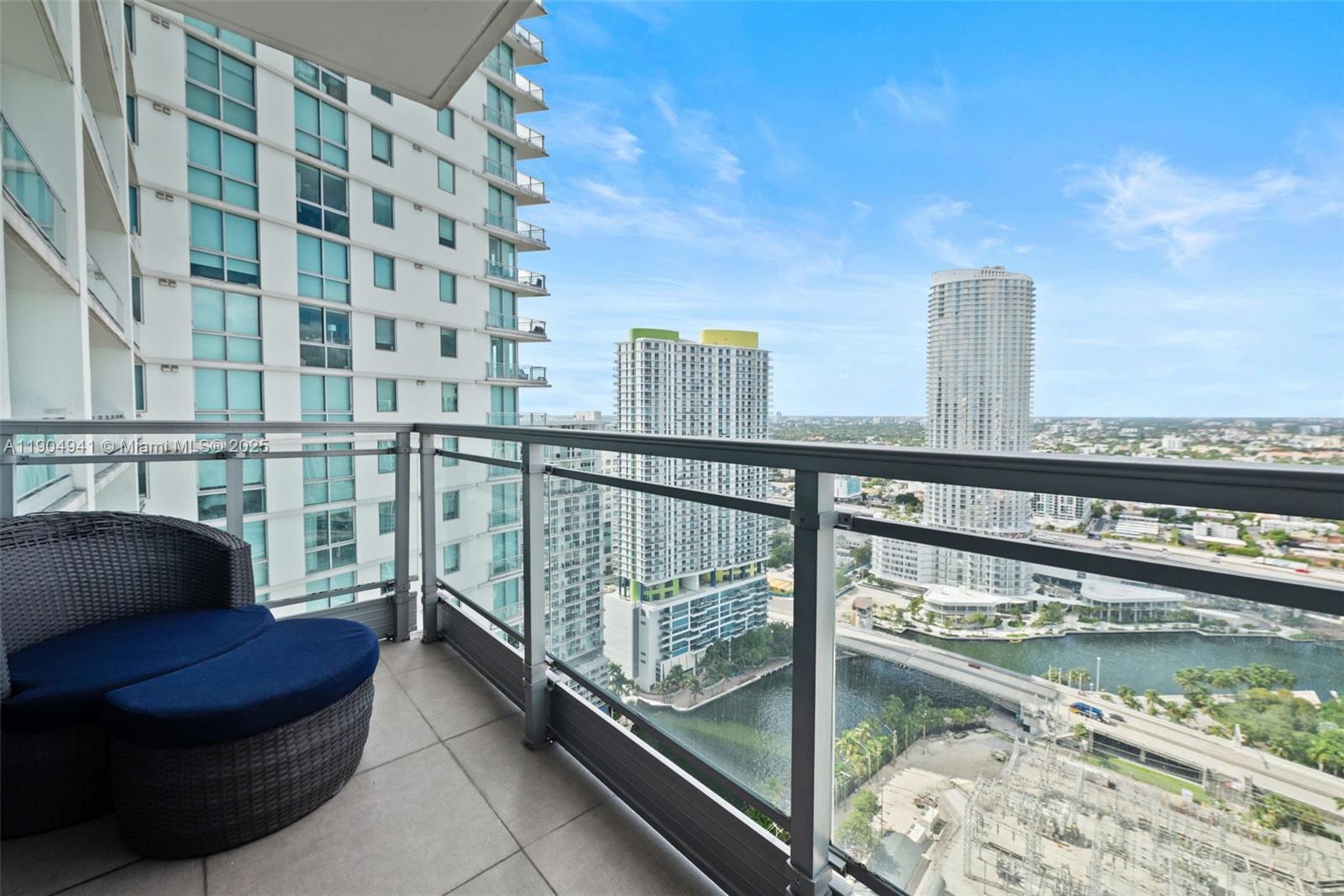 MINT CONDO - Residential