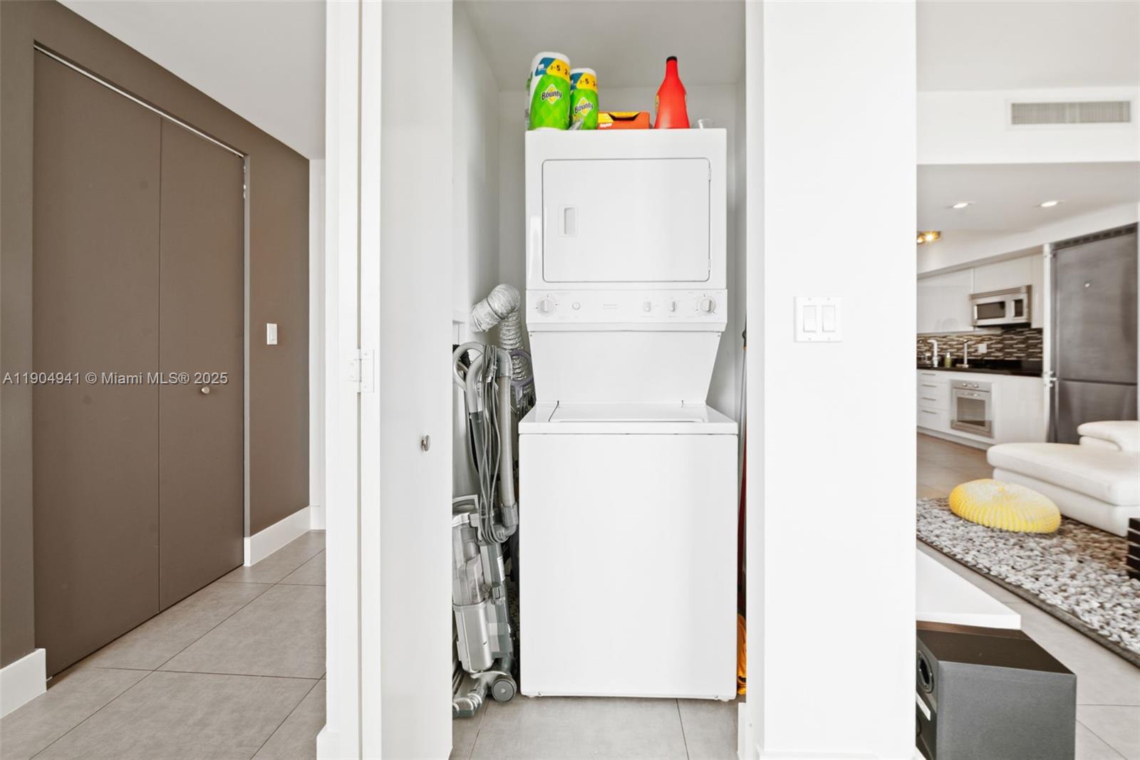 MINT CONDO - Residential