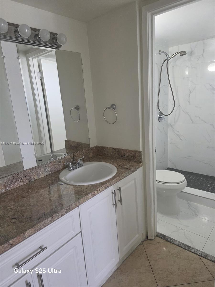 THE GREENS CONDO - Residential