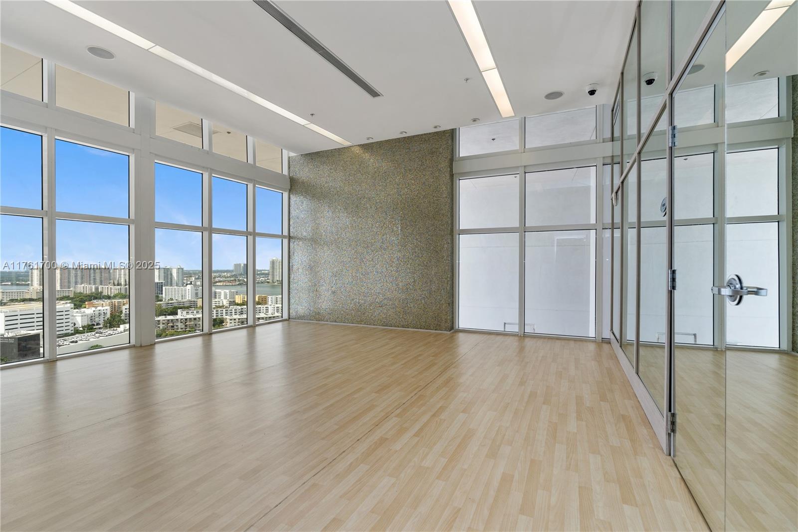 TRUMP ROYALE CONDO - Residential