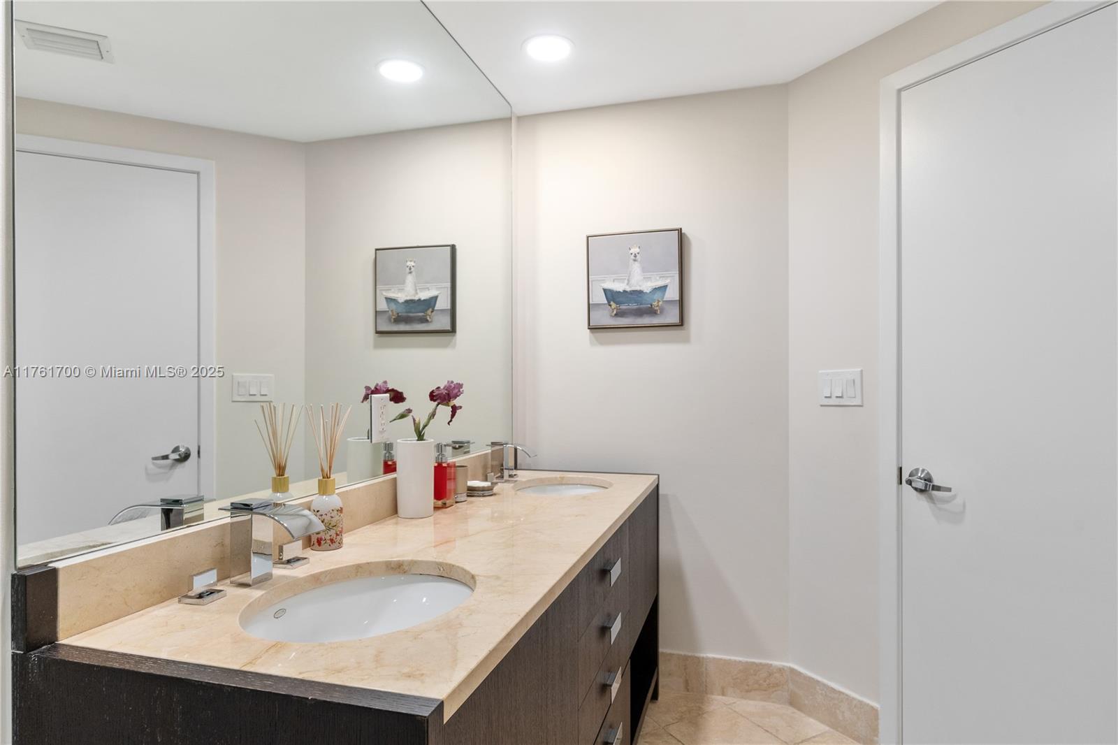 TRUMP ROYALE CONDO - Residential