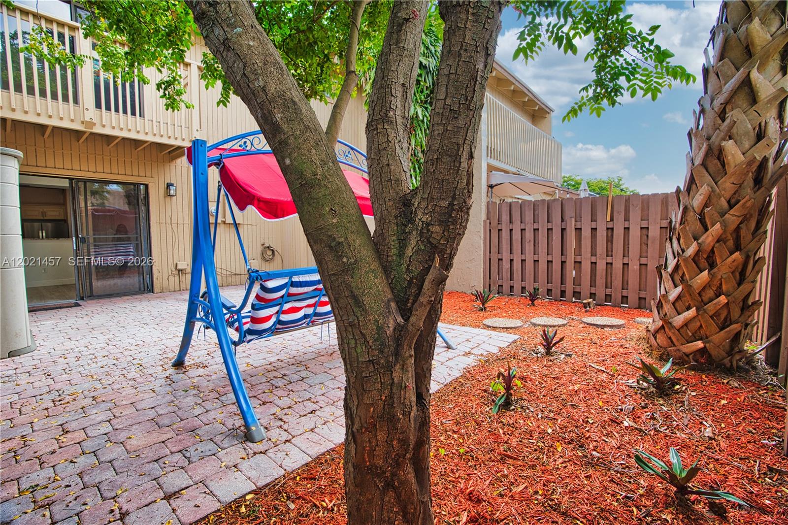 8015 SW 21st Ct, Davie, FL, 33324/$319,900 4 8015 SW 21st Ct