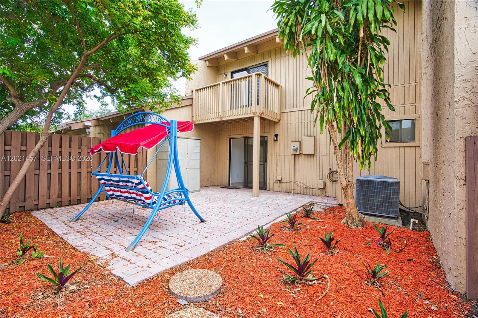 8015 SW 21st Ct, Davie, FL, 33324/$319,900 3 8015 SW 21st Ct