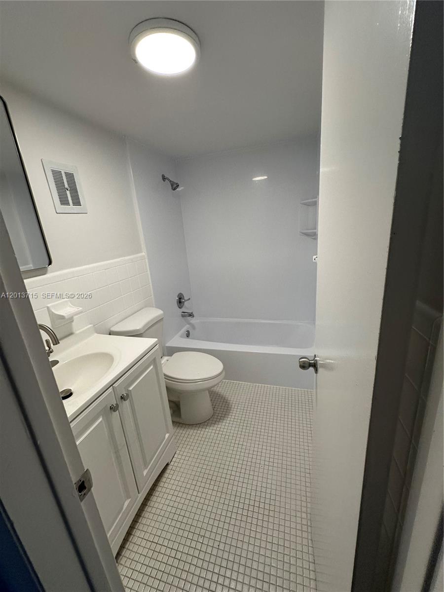 C GAB DOUGLAS SEC - Residential Lease