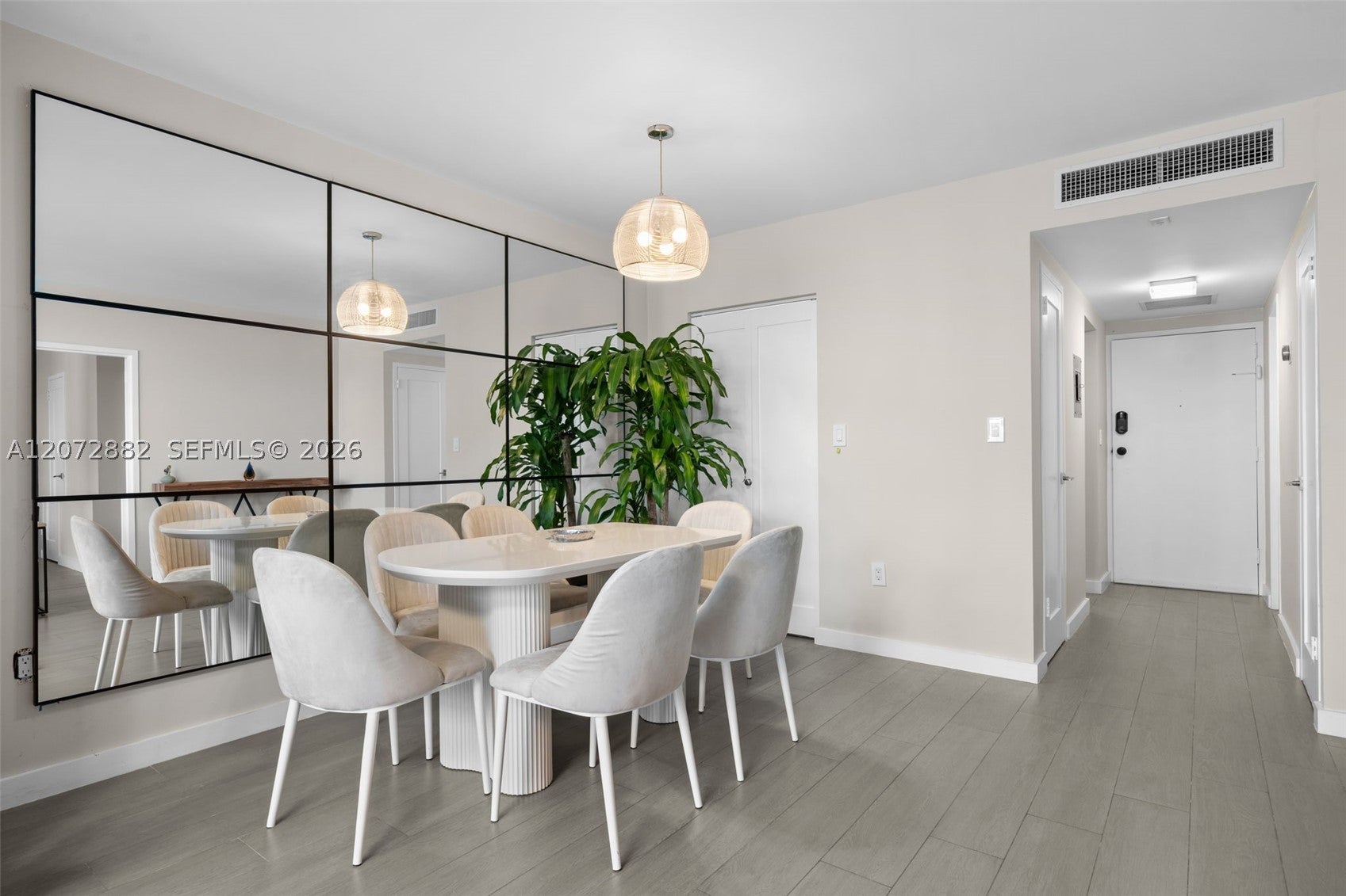 2899 Collins Ave 1624