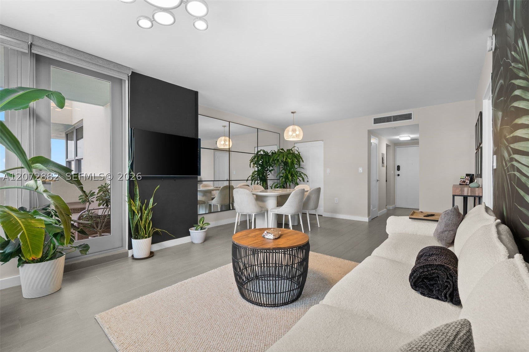 2899 Collins Ave 1624