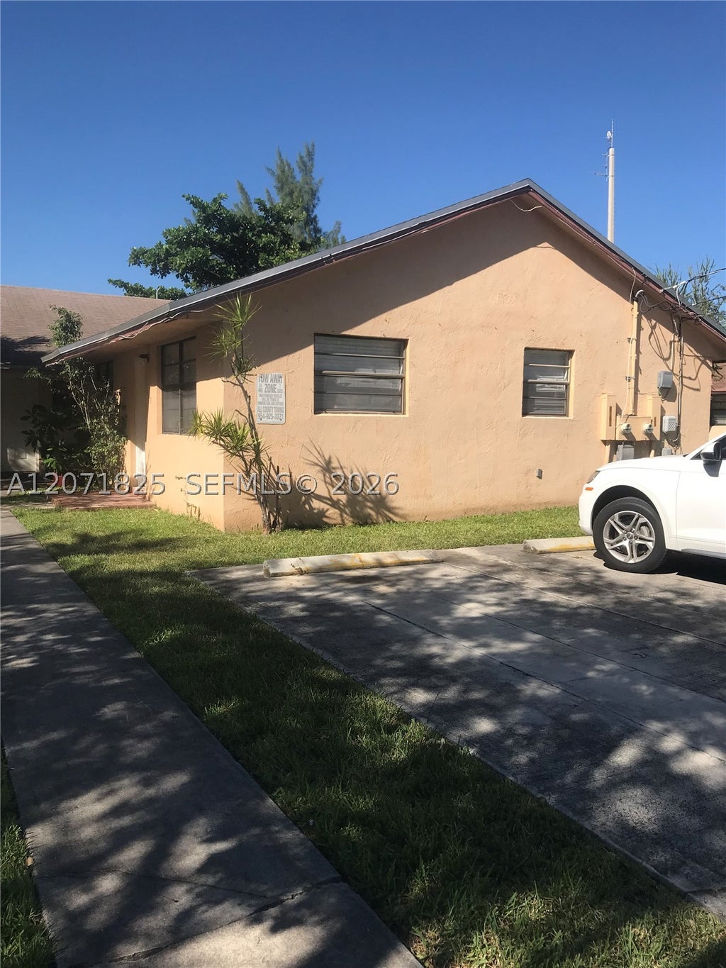 Photo of 1008 SW 8th St #1008, Hallandale Beach, FL 33009 (MLS # A12071825)