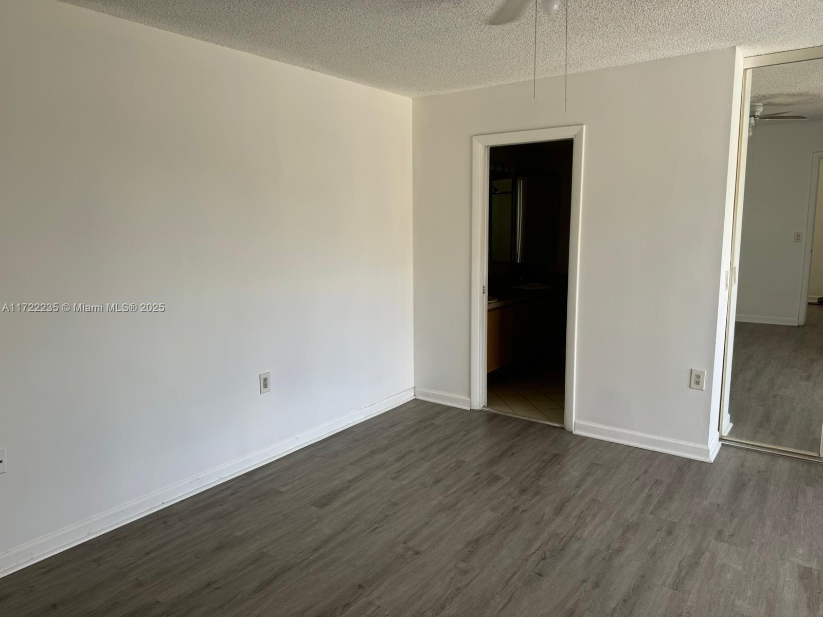WATERSIDE LUXURY TOWNHOME - Residential