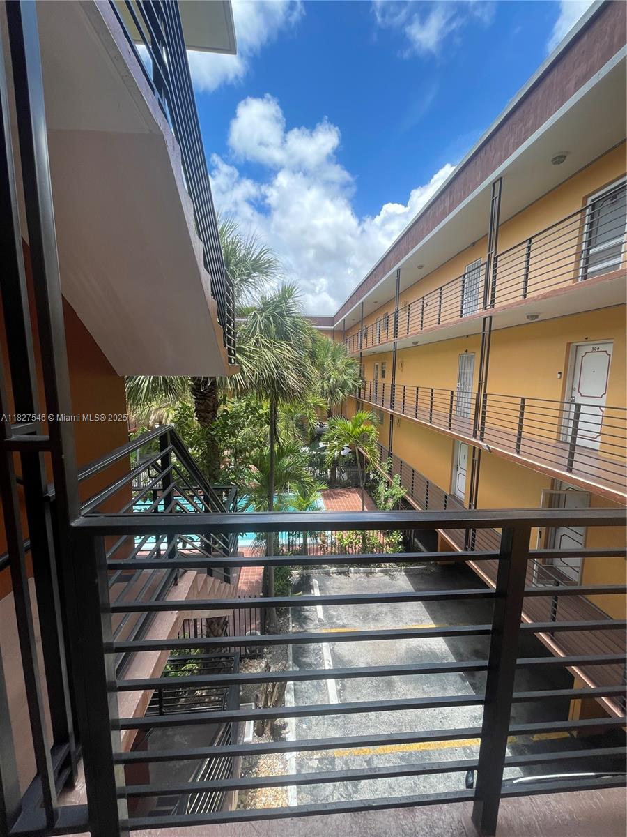 365 NE 125th St 302