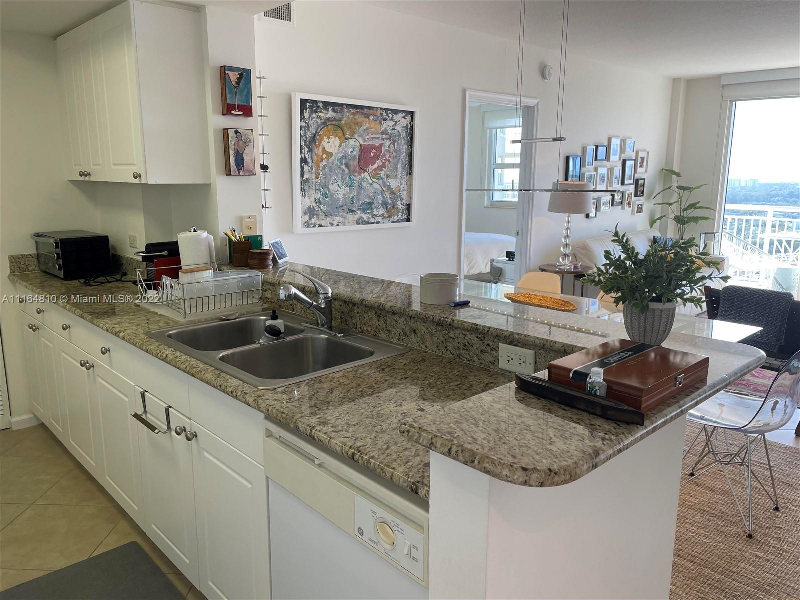 TURNBERRY ON THE GREEN CO - Residential Lease