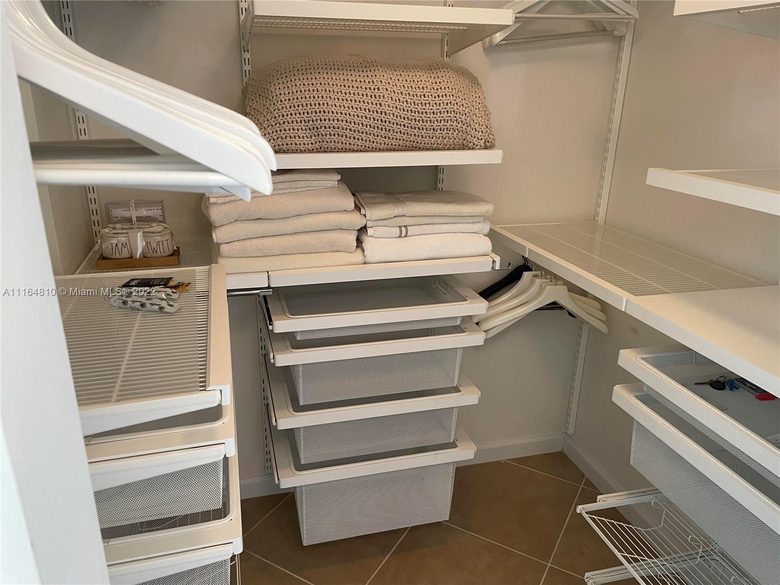 TURNBERRY ON THE GREEN CO - Residential Lease