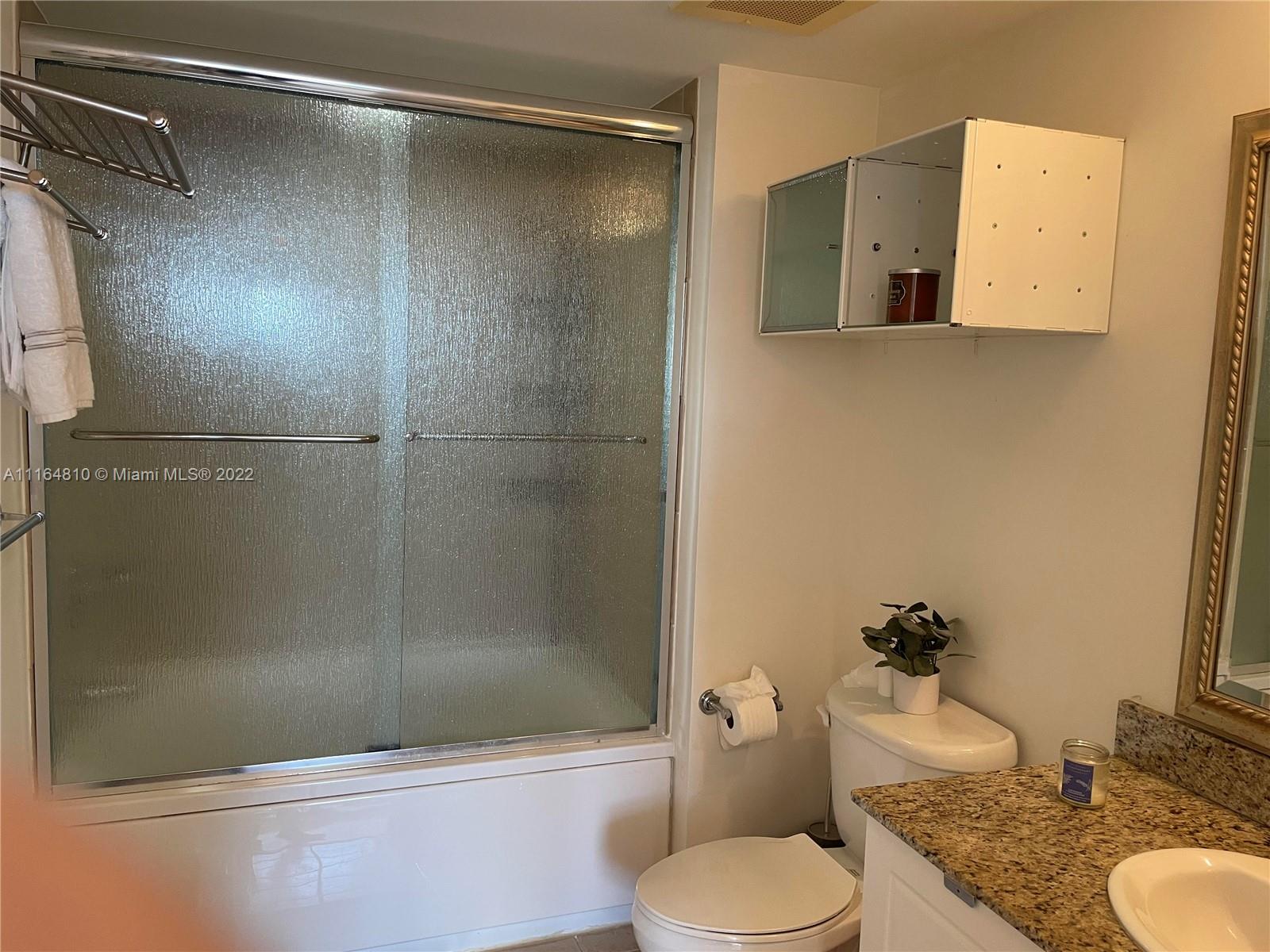 TURNBERRY ON THE GREEN CO - Residential Lease