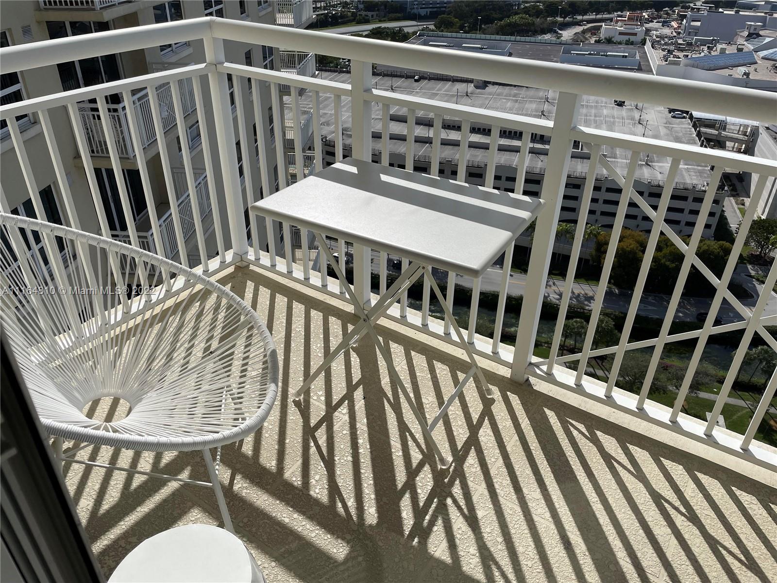 TURNBERRY ON THE GREEN CO - Residential Lease