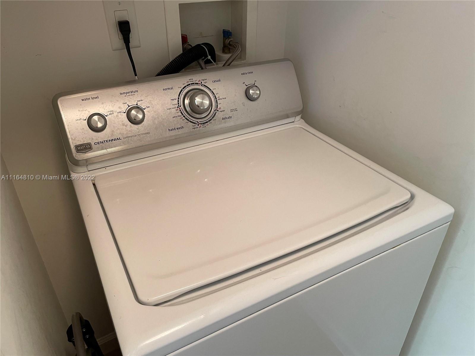 TURNBERRY ON THE GREEN CO - Residential Lease