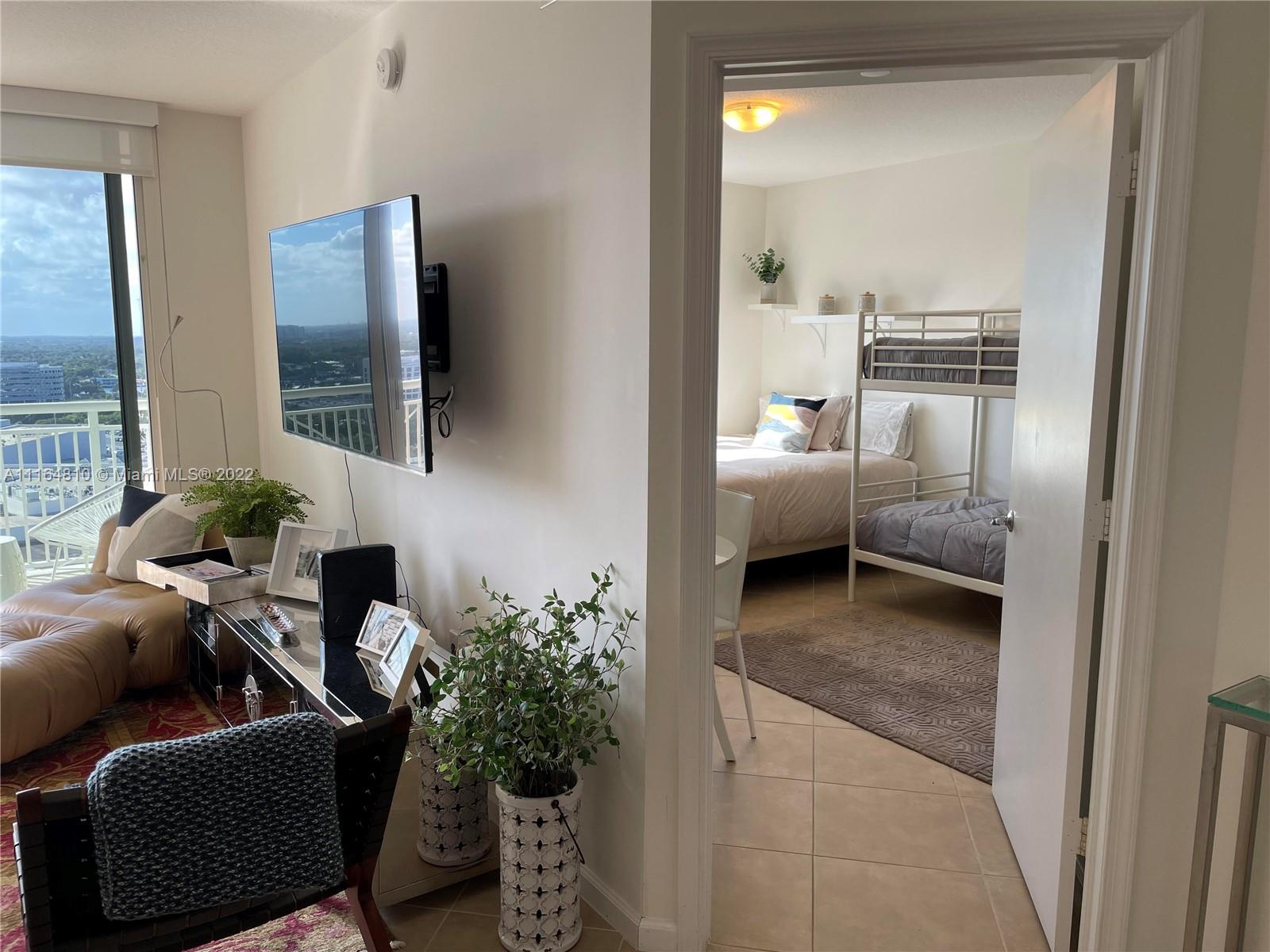 TURNBERRY ON THE GREEN CO - Residential Lease