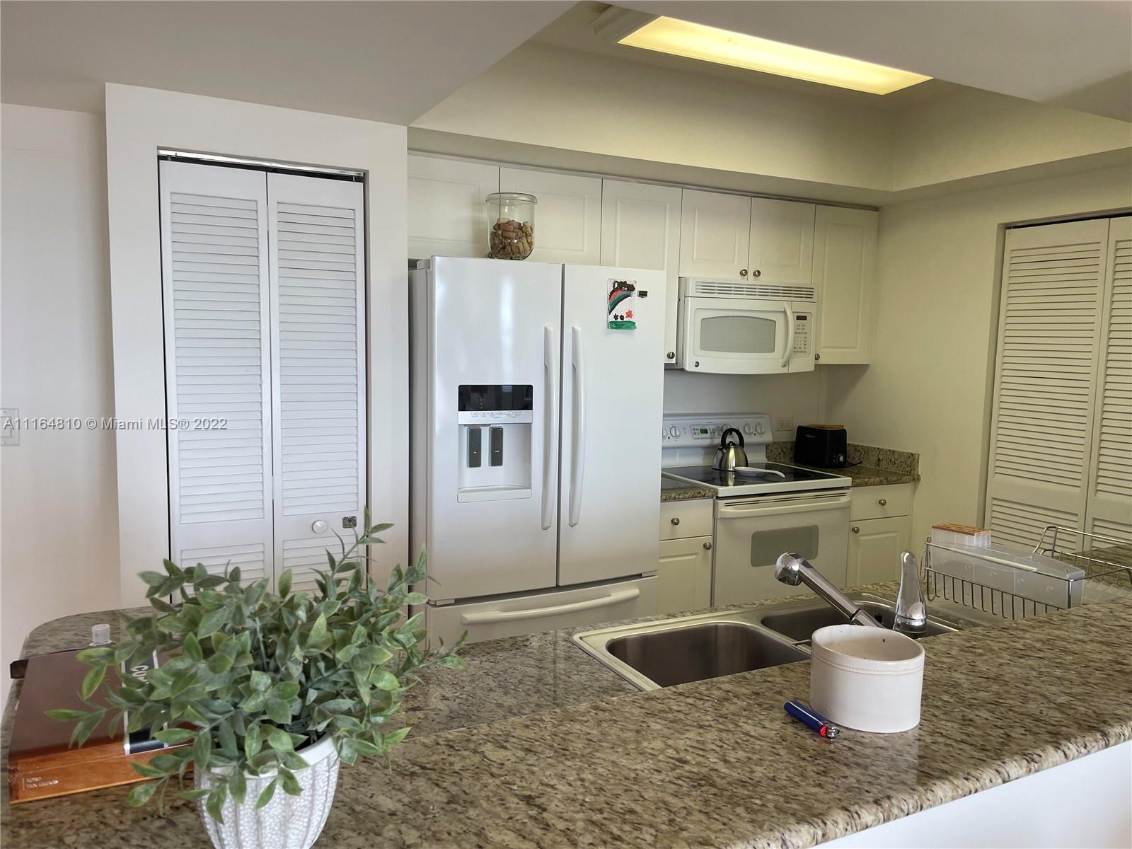 TURNBERRY ON THE GREEN CO - Residential Lease