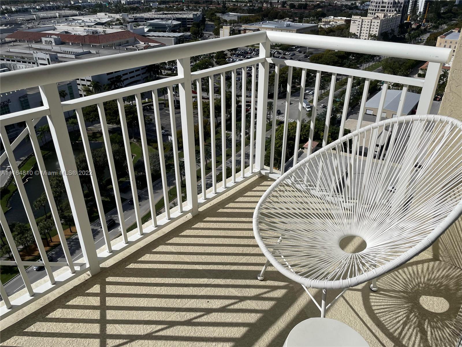 TURNBERRY ON THE GREEN CO - Residential Lease