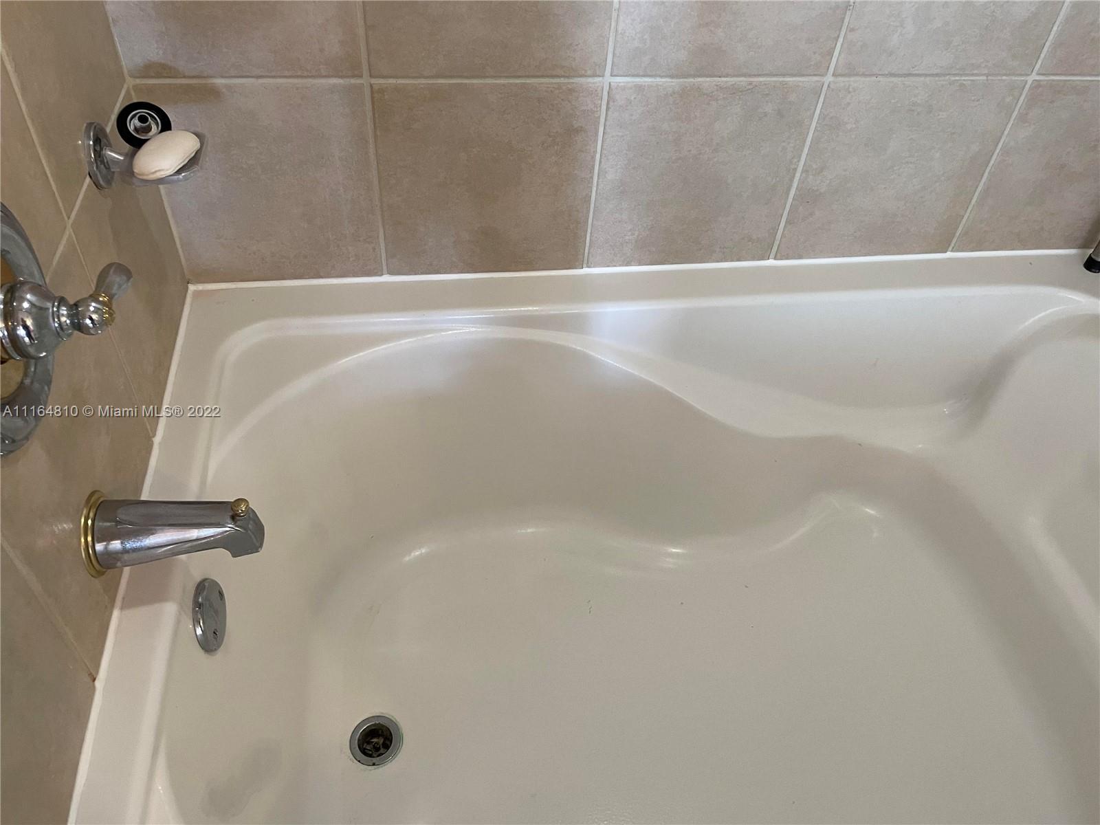 TURNBERRY ON THE GREEN CO - Residential Lease