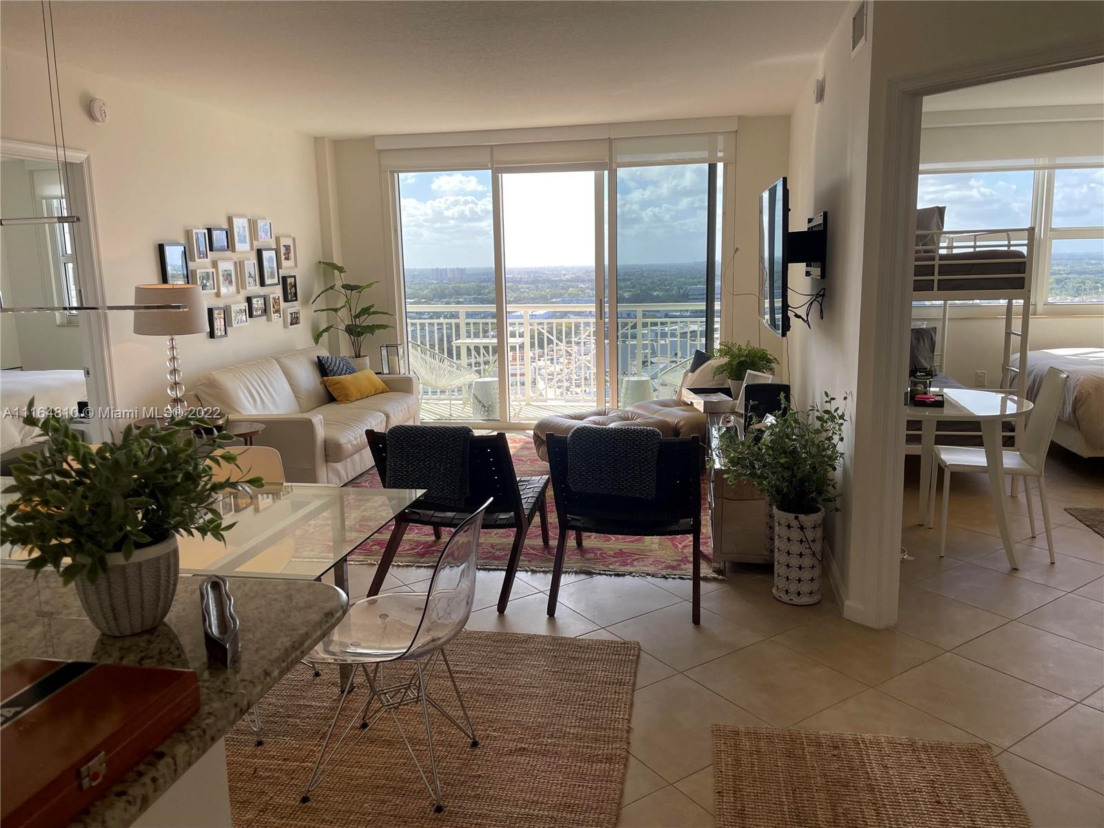 TURNBERRY ON THE GREEN CO - Residential Lease