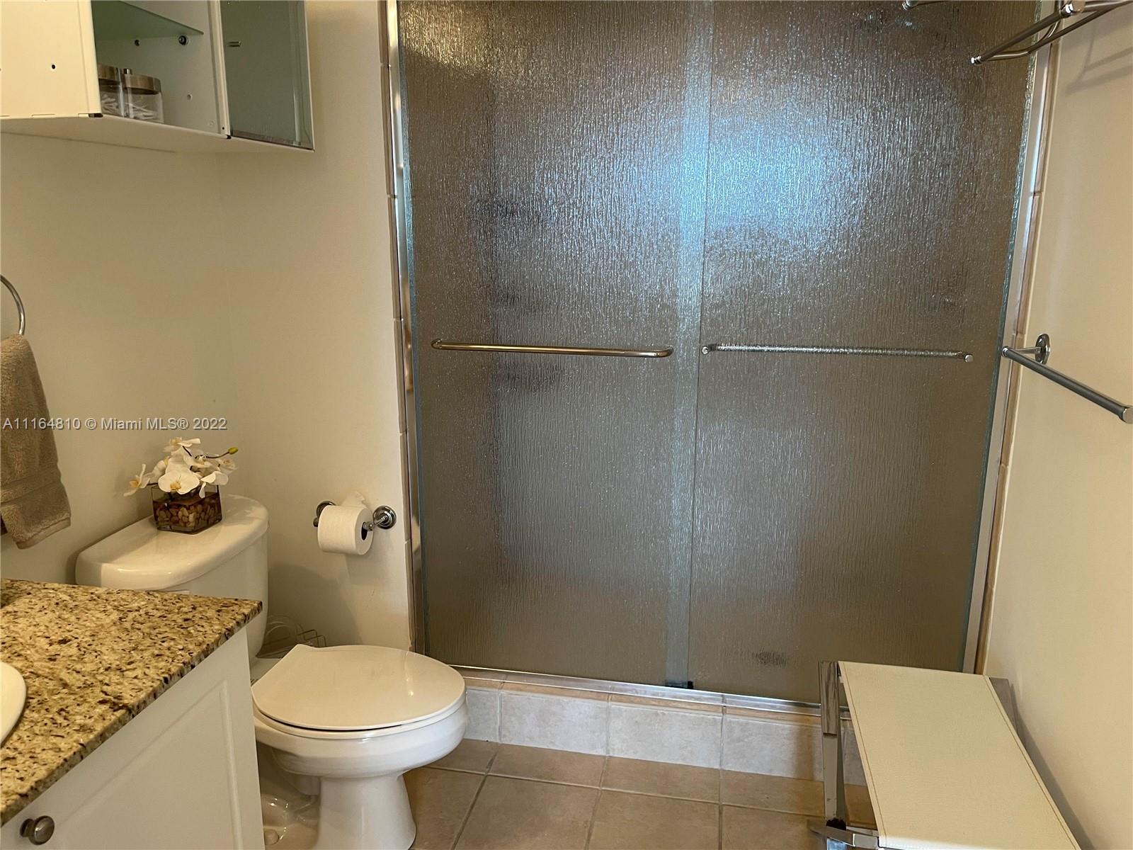 TURNBERRY ON THE GREEN CO - Residential Lease