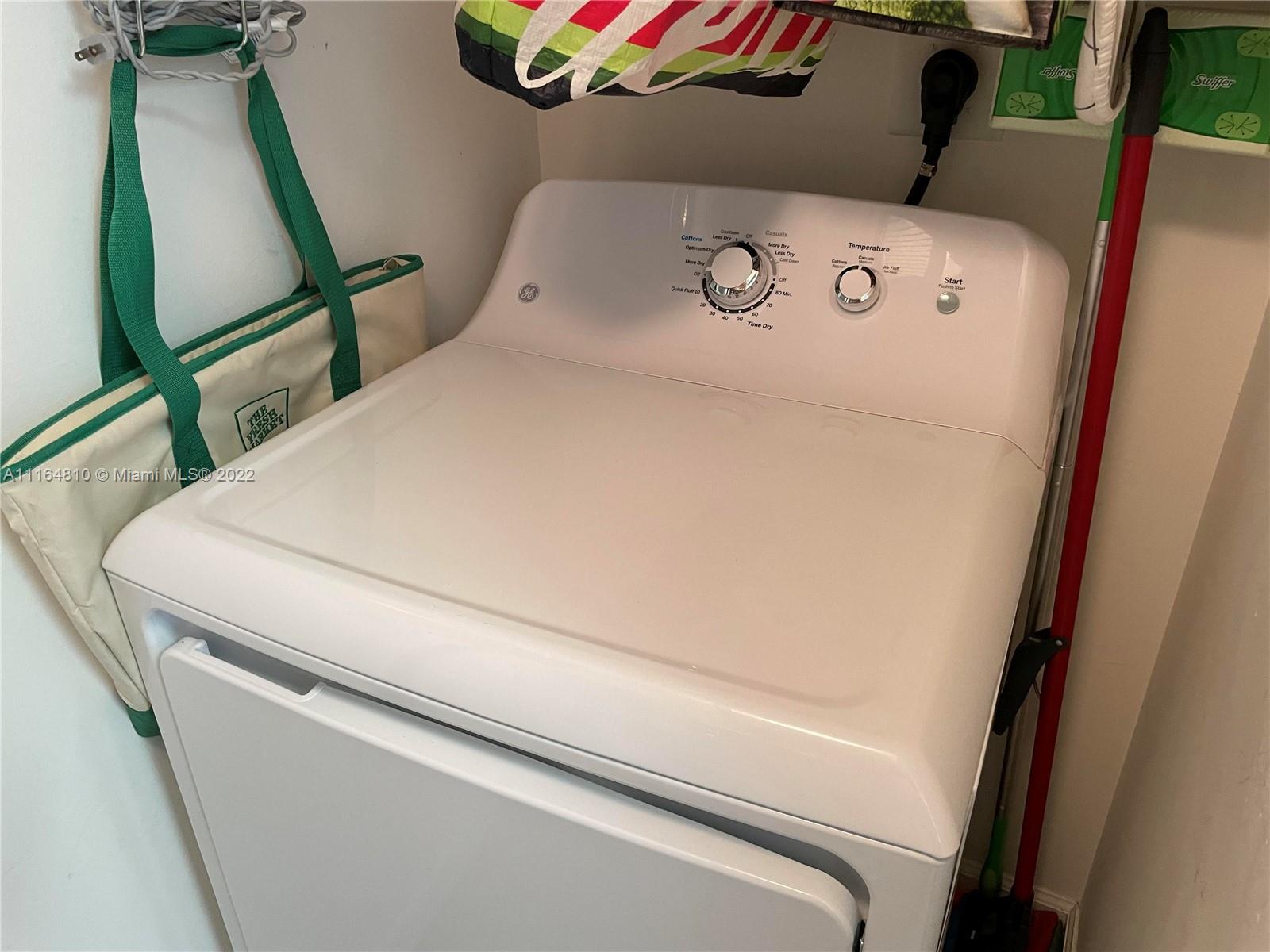 TURNBERRY ON THE GREEN CO - Residential Lease