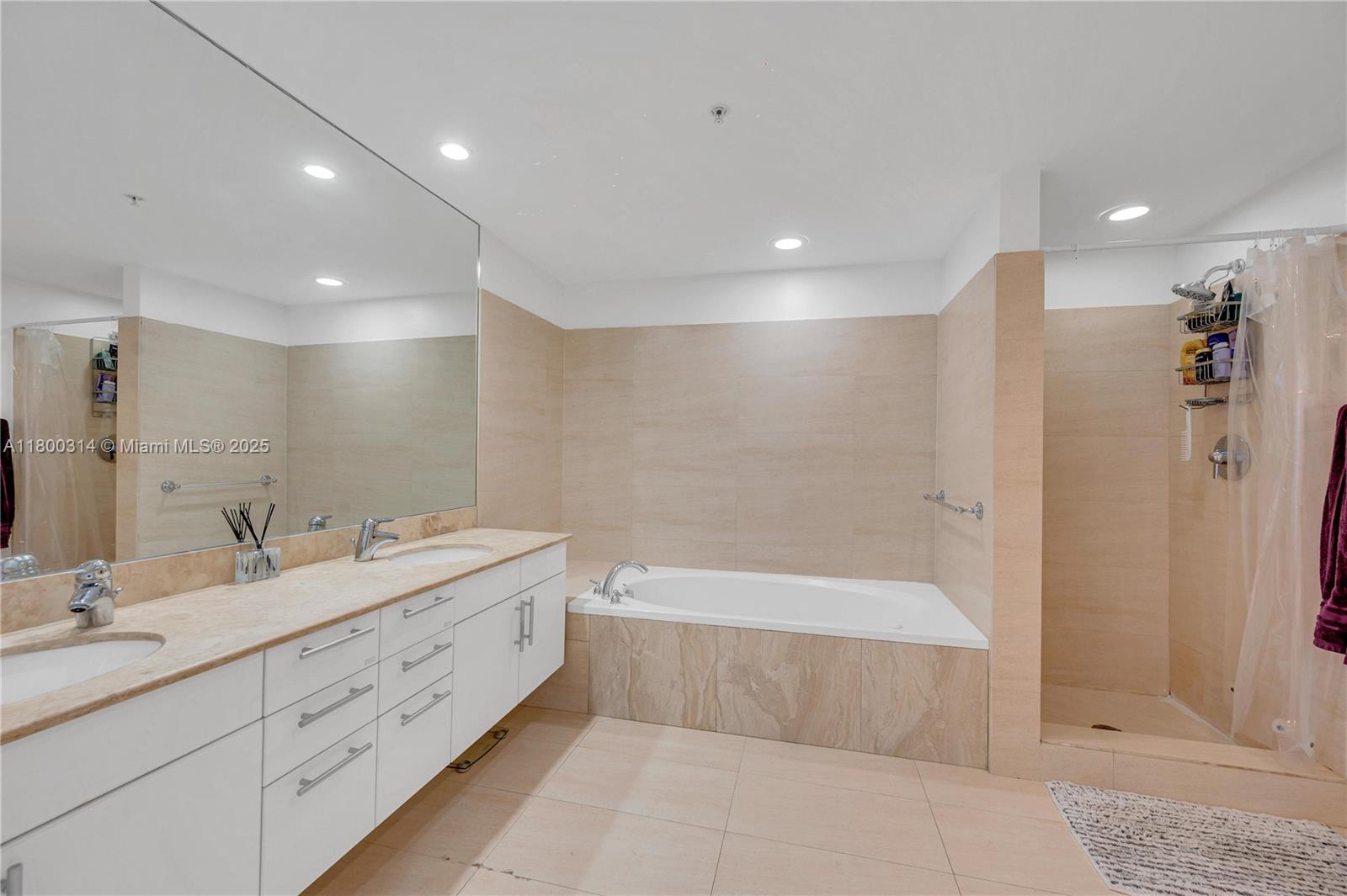 BLUE BAY TOWER CONDO - Residential