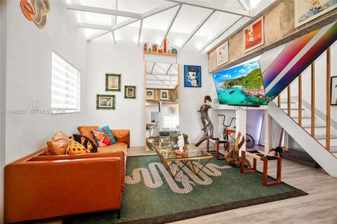 455 NW 19th Ln 17 Miami FL 33136