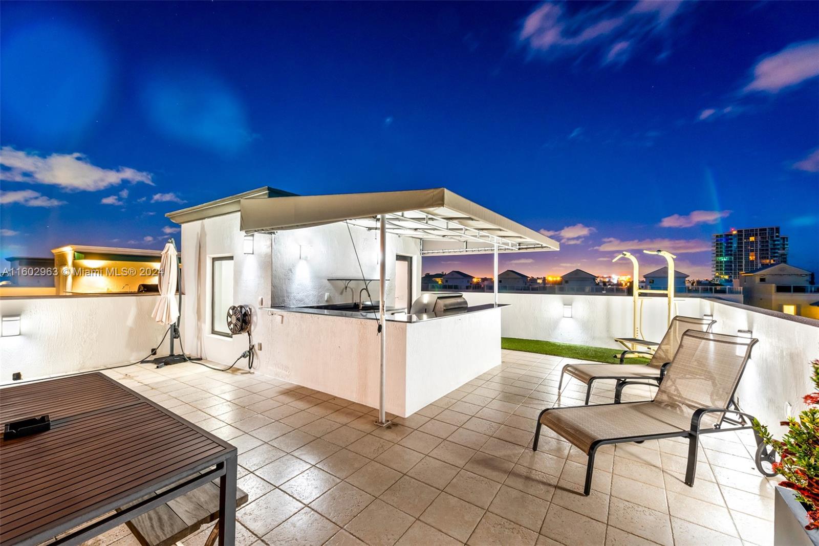 HOLLYWOOD CENTRAL BEACH - Residential