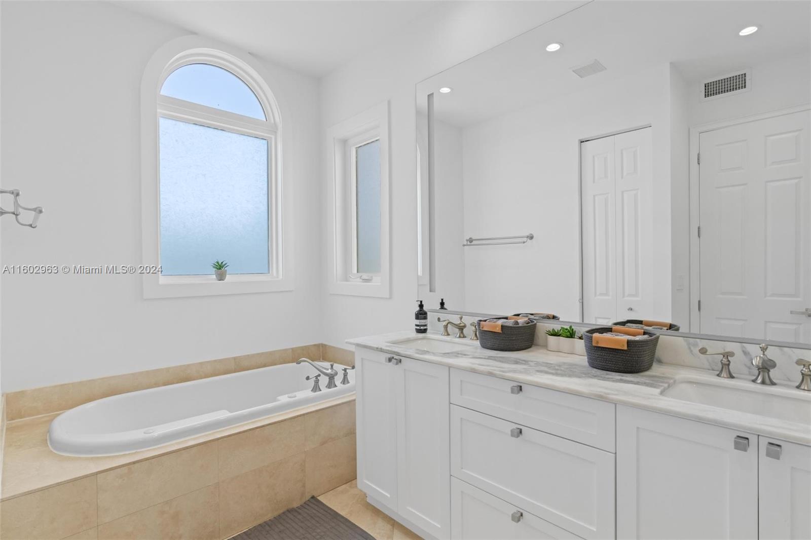 HOLLYWOOD CENTRAL BEACH - Residential