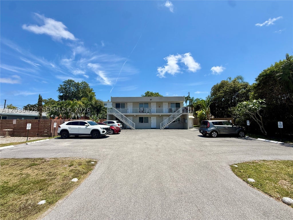 Photo of 912 NE 17th Ct #4, Fort Lauderdale, FL 33305 (MLS # A12036478)