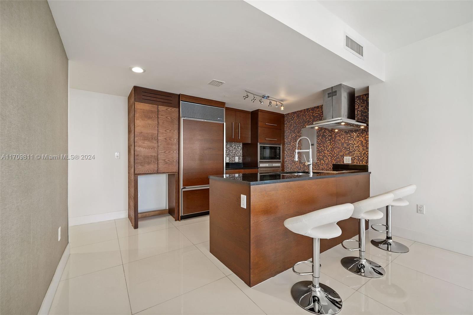 495 Brickell Ave 402