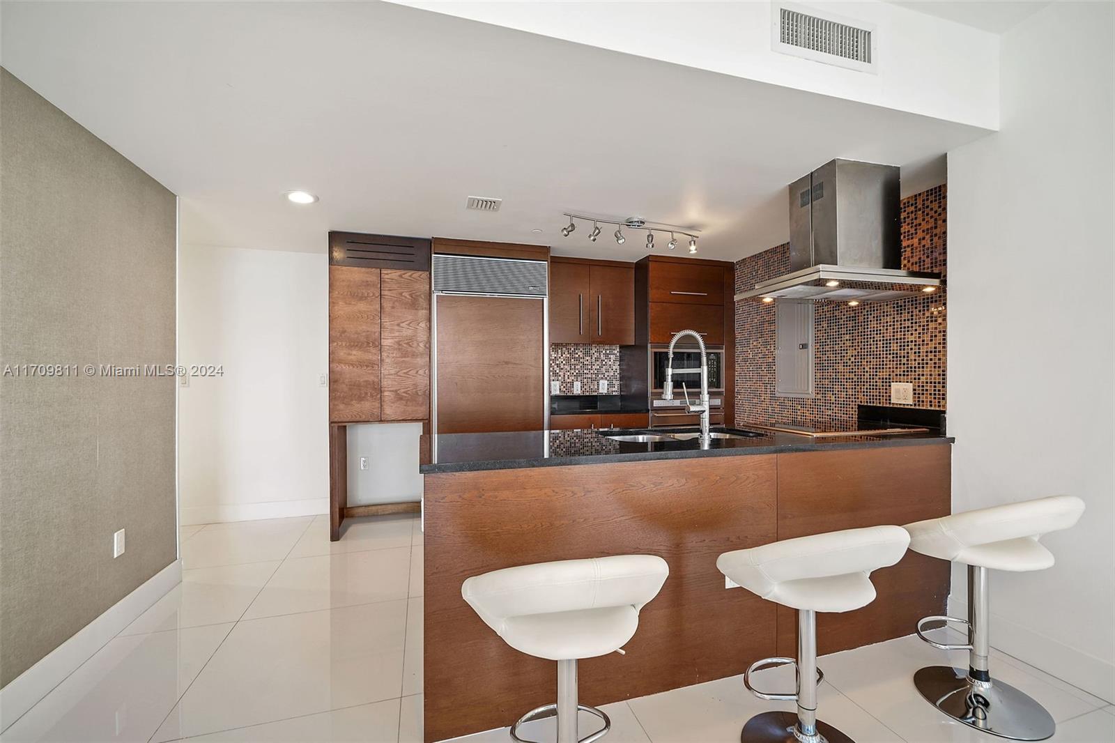495 Brickell Ave 402