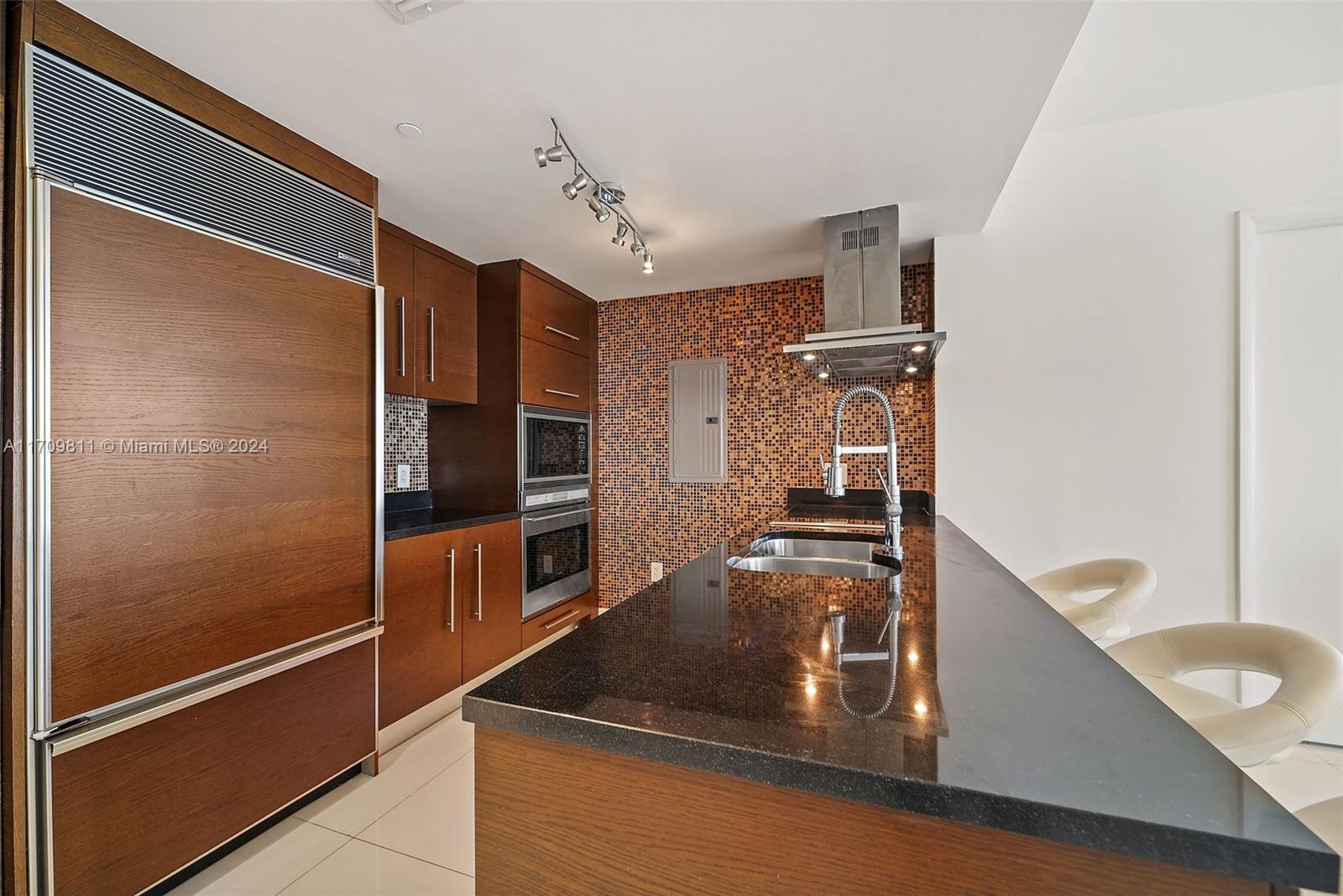 495 Brickell Ave 402
