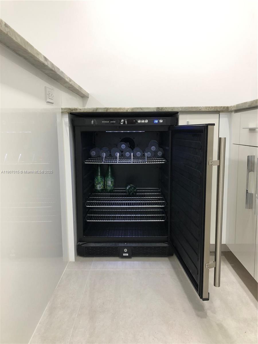 FLORICANA INC - Residential Lease