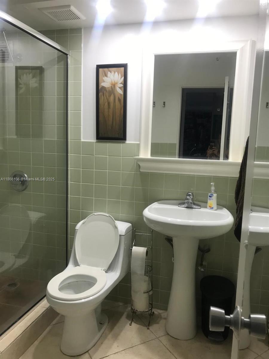 THE PRESIDENTIAL CONDO - Residential