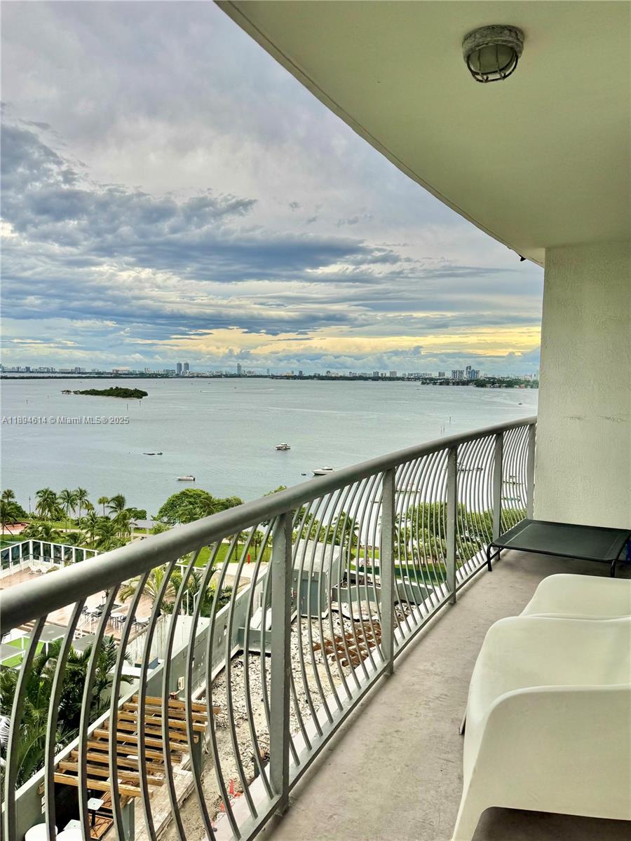 A beautiful 1 bed/1 bath unit at Opera Tower. Spacious floor plan for a one-bedroom. The walk-in closet connects the bedroom and bathroom. A large balcony offers stunning views of the bay. Enjoy amenities such as 24-hour security, fitness center, tennis courts, valet parking, business center, and BBQ area. Excellent location with nice cafes and restaurants downstairs, next to the park, beach volleyball court, basketball courts, less than 10 minutes' drive to South Miami Beach, Wynwood, the Design District, Midtown, and Downtown.