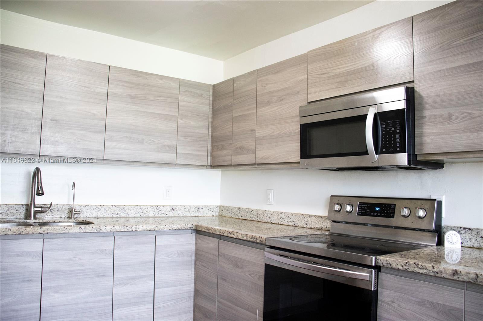 Completely renovated home in West Park, very spacious, ready to move in. The property is a 4 bedroom, 2 bathroom home with a large yard. Modern kitchen, granite countertops, hardwood floors. Master bedroom with walk-in closet, glass-enclosed bathroom with double sinks. Garage with electric door. The first and last month must be paid in advance plus a deposit of $1500. TXT LISTING AGENT FOR SHOWINGS.