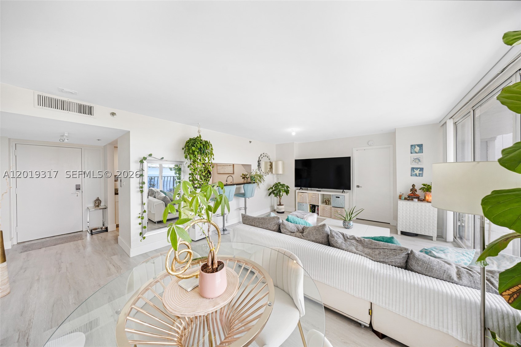 7601 E Treasure Dr 923