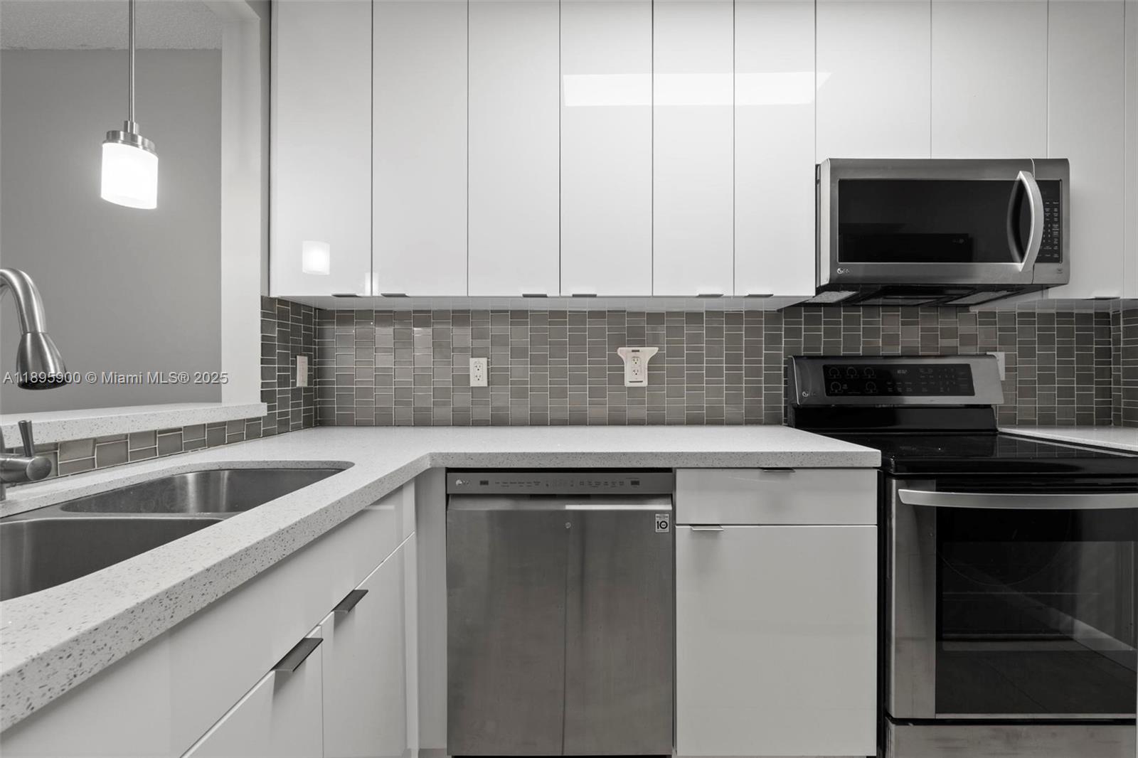 HOLIDAY VILLAGE OF CORAL - Residential