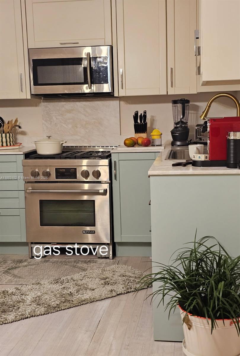 C GAB DOUGLAS SEC - Residential Lease