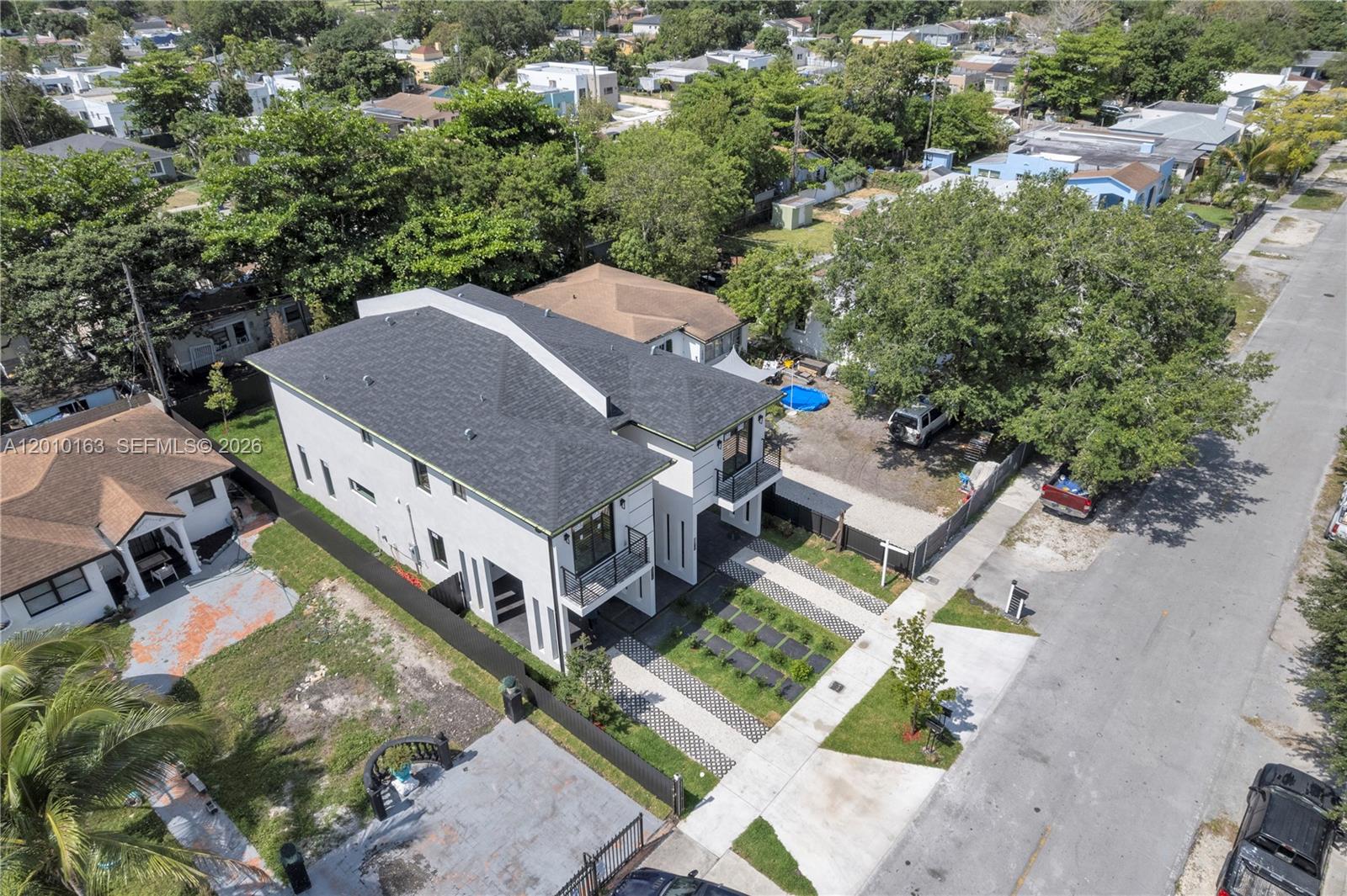 17TH AVE MANOR - Residential