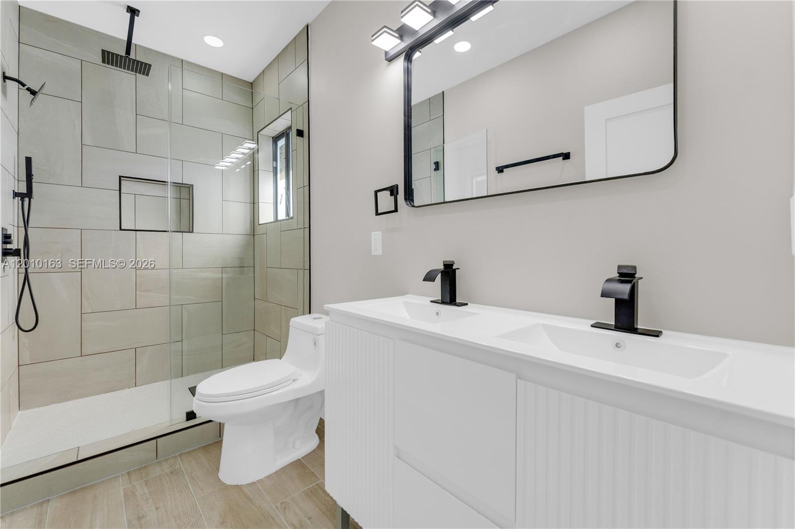 17TH AVE MANOR - Residential